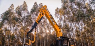 Com tecnologia brasileira, escavadeira hidráulica florestal e pás carregadeiras chegam ao mercado latino-americano