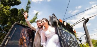 Curiosidade – Cliente celebra casamento com retroescavadeira