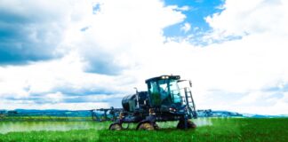 Novo pulverizador autopropelido é equipado com transmissão hidrostática 4×4
